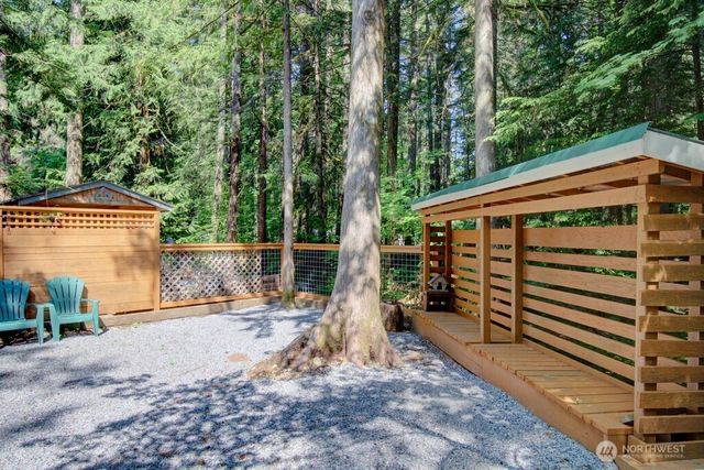 92 Riverside Drive, Deming, WA 98244