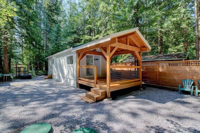 92 Riverside Drive, Deming, WA 98244