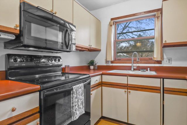 1114 N Osborne Avenue, Janesville, WI 53548