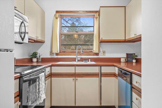 1114 N Osborne Avenue, Janesville, WI 53548