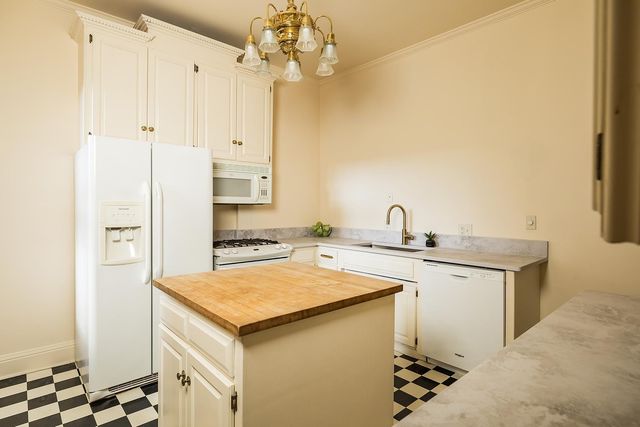 11 Summit Court 11, Saint Paul, MN 55102