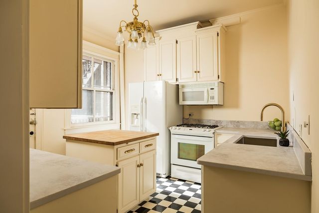 11 Summit Court 11, Saint Paul, MN 55102