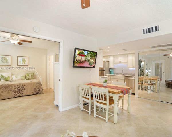 614 Executive Center Dr 102, West Palm Beach, FL 33401