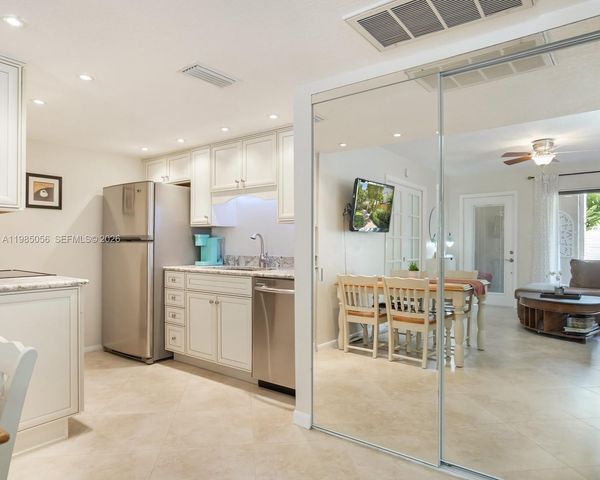 614 Executive Center Dr 102, West Palm Beach, FL 33401