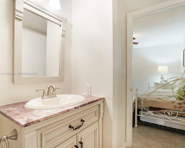 614 Executive Center Dr 102, West Palm Beach, FL 33401