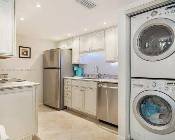 614 Executive Center Dr 102, West Palm Beach, FL 33401