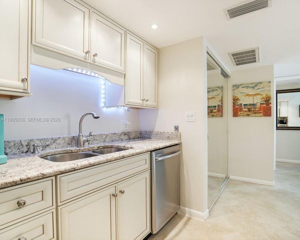 614 Executive Center Dr 102, West Palm Beach, FL 33401