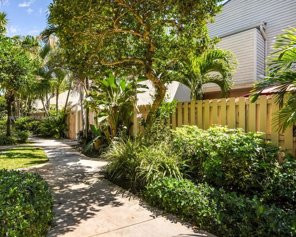 614 Executive Center Dr 102, West Palm Beach, FL 33401