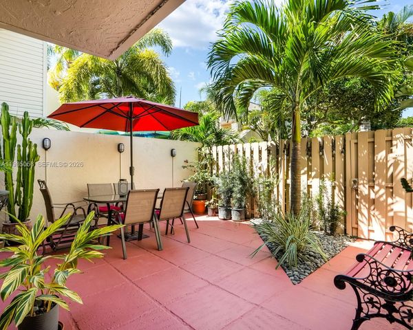 614 Executive Center Dr 102, West Palm Beach, FL 33401