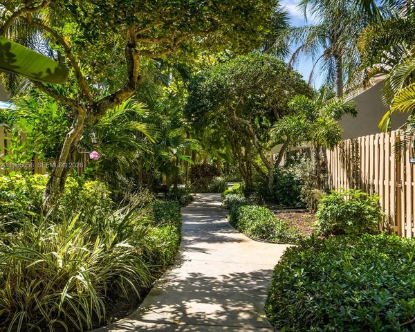 614 Executive Center Dr 102, West Palm Beach, FL 33401