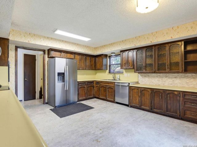 3002 NANTUCKET DR, San Antonio, TX 78230