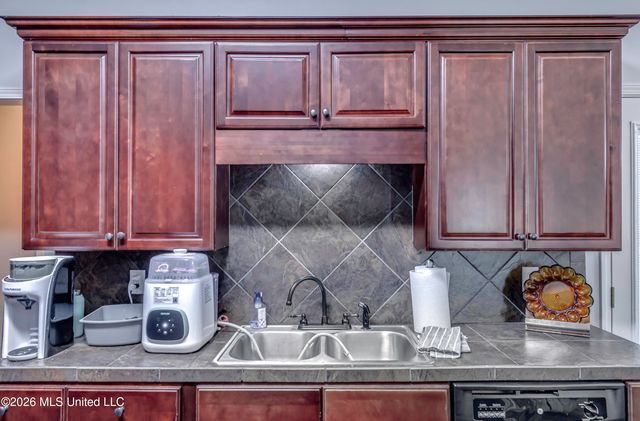 125 Whispering Oaks Crossing, Pearl, MS 39208