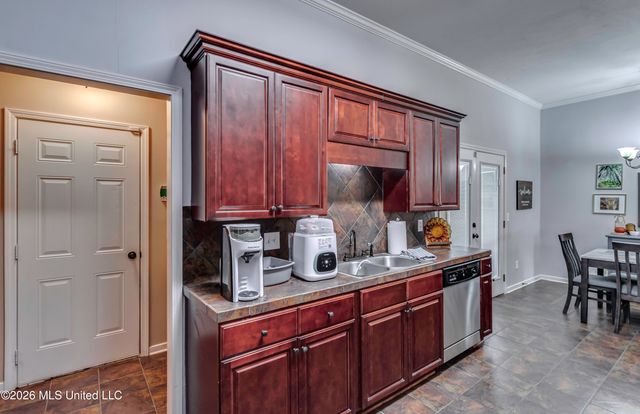 125 Whispering Oaks Crossing, Pearl, MS 39208