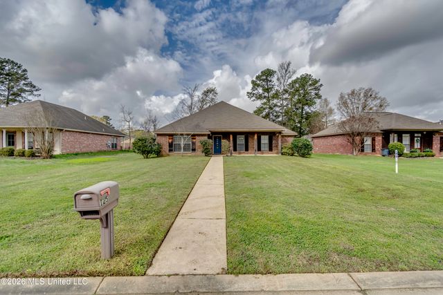 125 Whispering Oaks Crossing, Pearl, MS 39208