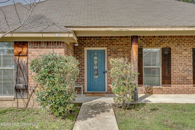 125 Whispering Oaks Crossing, Pearl, MS 39208