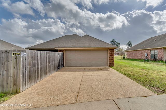 125 Whispering Oaks Crossing, Pearl, MS 39208