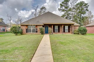 125 Whispering Oaks Crossing, Pearl, MS 39208