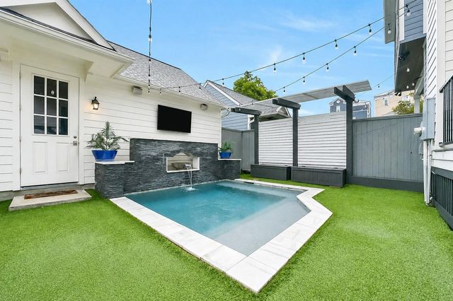 310 W 18th Street, Houston, TX 77008