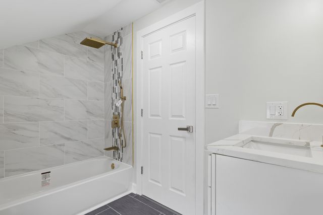 6347 S Kenneth Avenue, Chicago, IL 60629