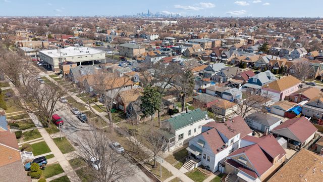 6347 S Kenneth Avenue, Chicago, IL 60629