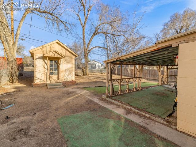 18 Dundee Lane, Pueblo, CO 81001