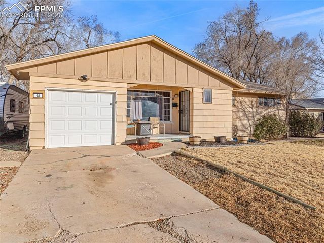 18 Dundee Lane, Pueblo, CO 81001