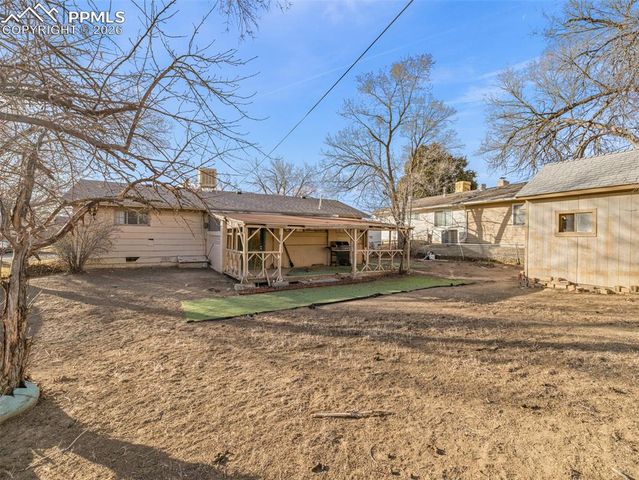 18 Dundee Lane, Pueblo, CO 81001