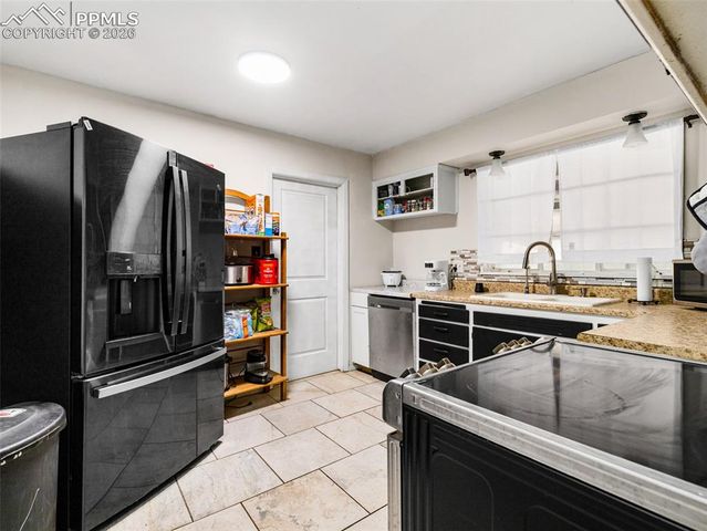 18 Dundee Lane, Pueblo, CO 81001