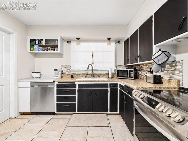 18 Dundee Lane, Pueblo, CO 81001