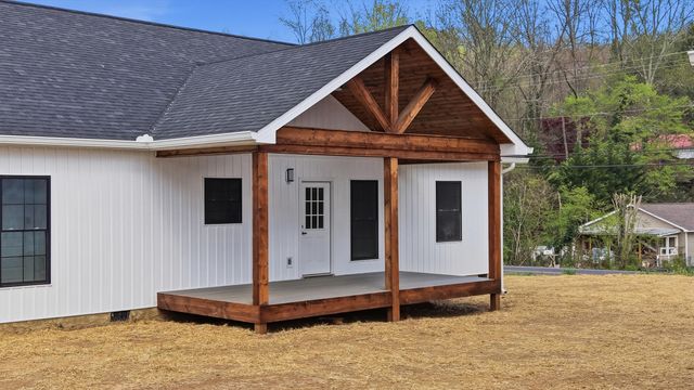 111 Poppy Avenue, Dayton, TN 37321