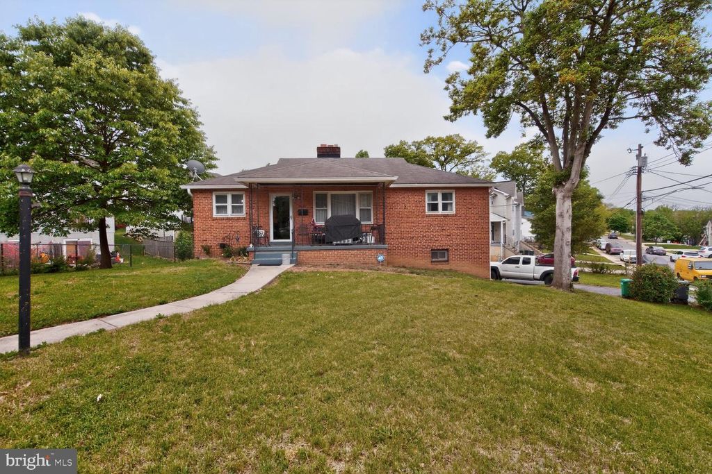 7021 E CHESAPEAKE ST, Hyattsville, MD 20785