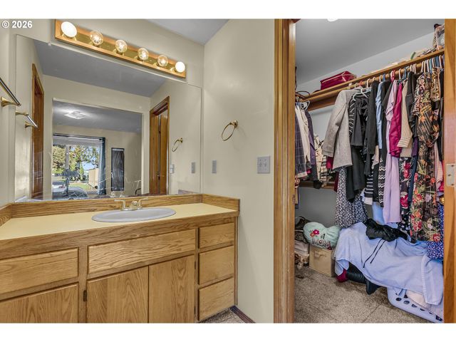 1320 Ne 19TH St, Mc Minnville, OR 97128