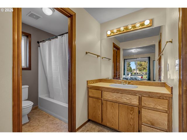 1320 Ne 19TH St, Mc Minnville, OR 97128