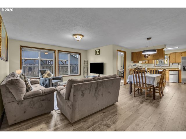 1320 Ne 19TH St, Mc Minnville, OR 97128