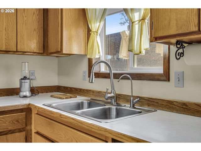 1320 Ne 19TH St, Mc Minnville, OR 97128