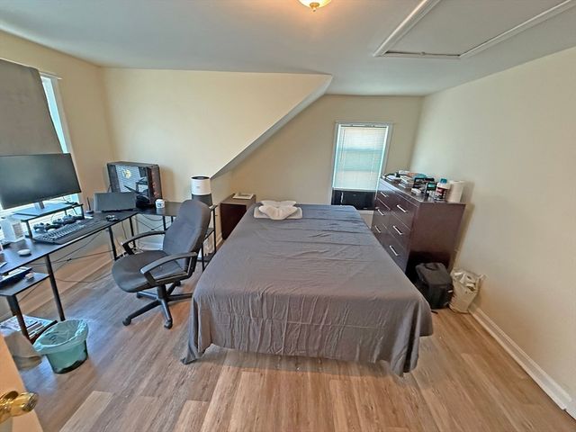 8 Read St, Lowell, MA 01850