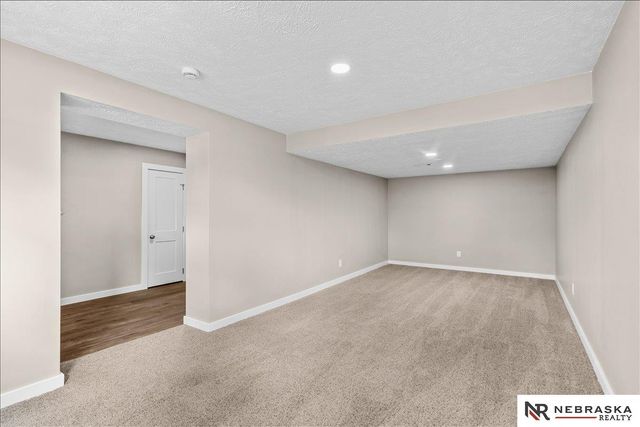 9616 Meredith Avenue, Omaha, NE 68134