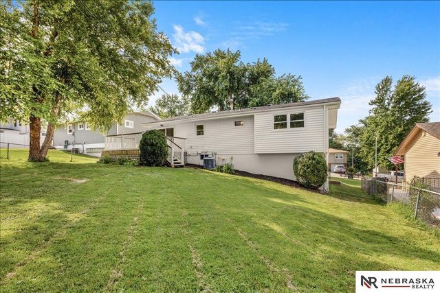 9616 Meredith Avenue, Omaha, NE 68134