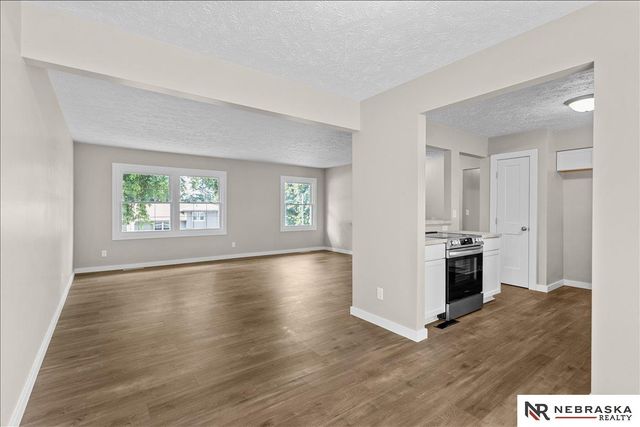 9616 Meredith Avenue, Omaha, NE 68134