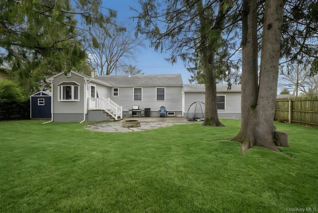 3 Roy Avenue, West Islip, NY 11795