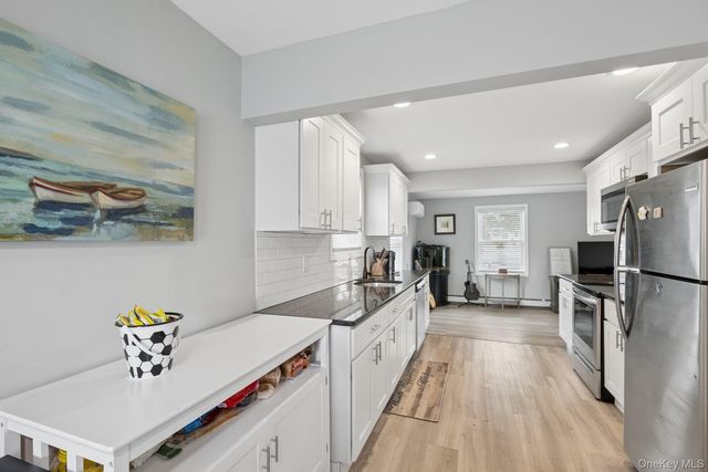 3 Roy Avenue, West Islip, NY 11795