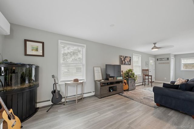 3 Roy Avenue, West Islip, NY 11795