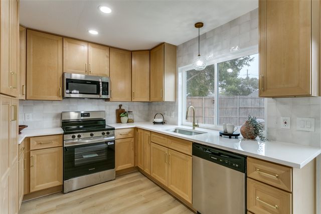 1105 Wood Heights Drive, Lewisville, TX 75067