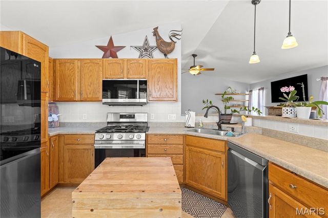 1811 Hackmann Hollow Drive, Wentzville, MO 63385