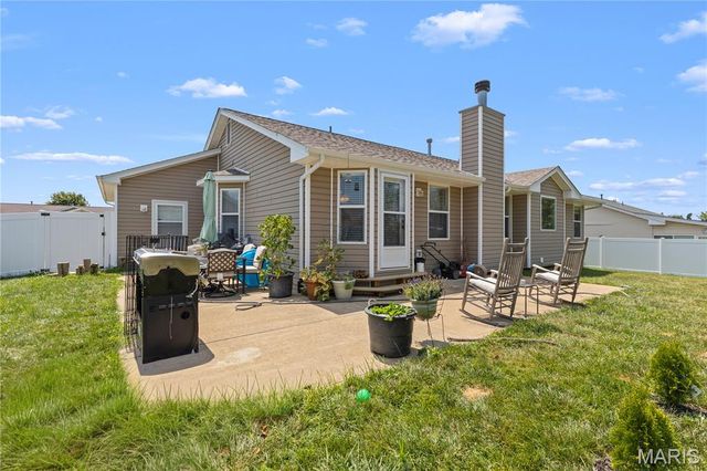 1811 Hackmann Hollow Drive, Wentzville, MO 63385