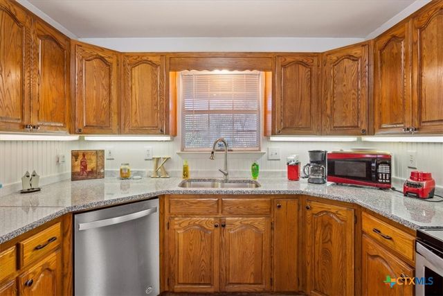 8 W Aztec Lane, Belton, TX 76513