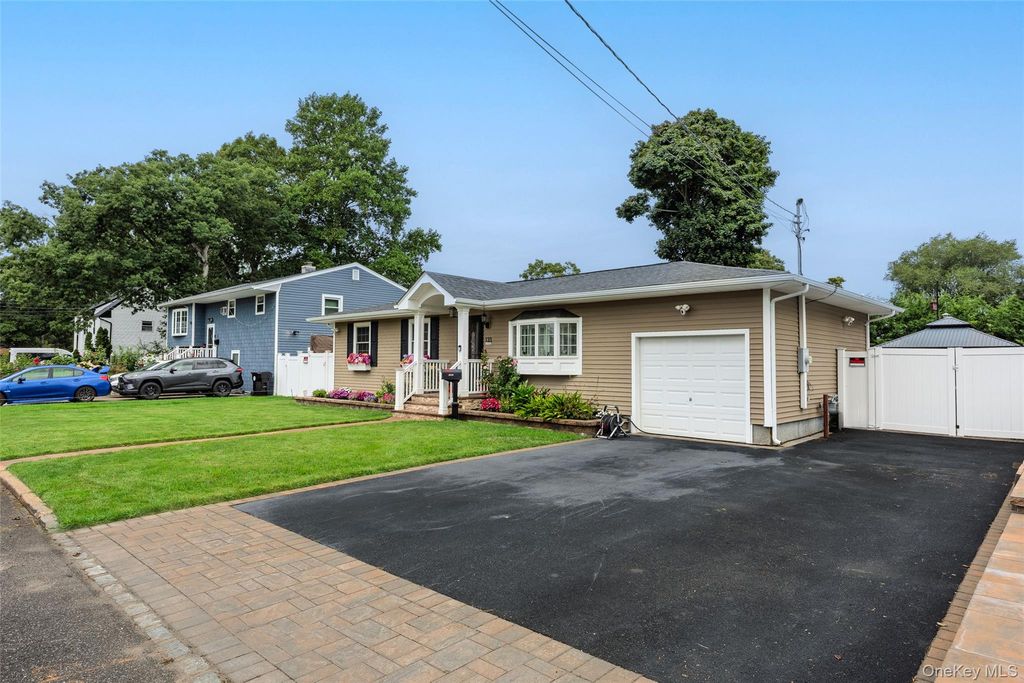 133 Missouri Avenue, Bay Shore, NY 11706 — photo 3