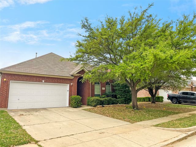 2820 Thorncreek Lane, Fort Worth, TX 76177