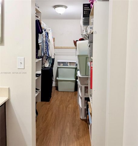 450 Commodore Dr 214, Plantation, FL 33325