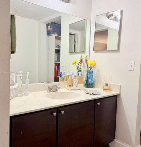 450 Commodore Dr 214, Plantation, FL 33325